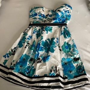 Trixxi strapless dress